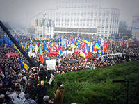 Уходить никто не собирается. На Евромайдане установили пункт обогрева и биотуалеты